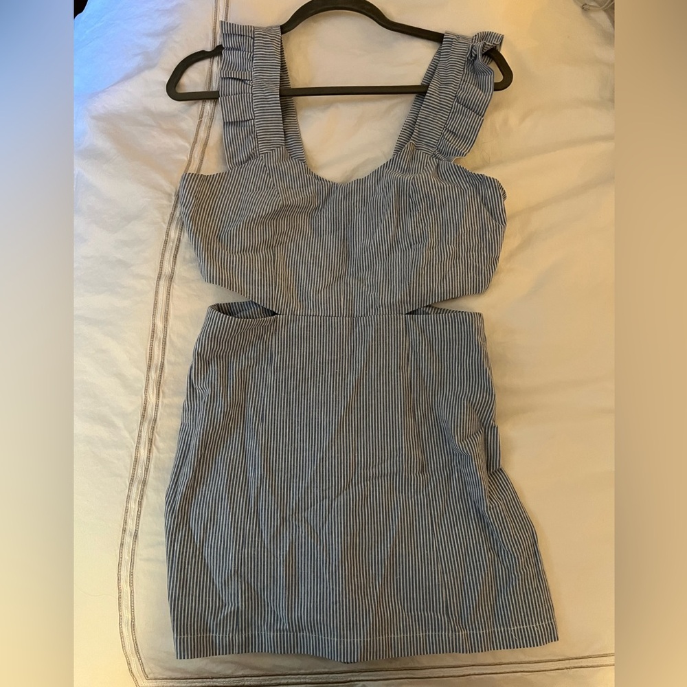 Sear sucker skort/romped - size 2 with cutouts